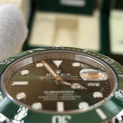 [Rolex] Brand new Hulk and dial doesn’t line up. I cannot  